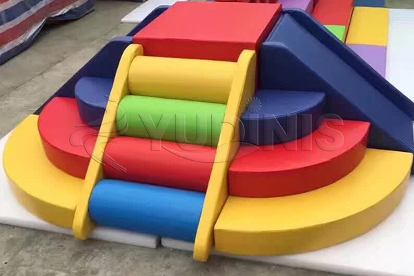Soft pads of the indoor jungle gym equipment for sale